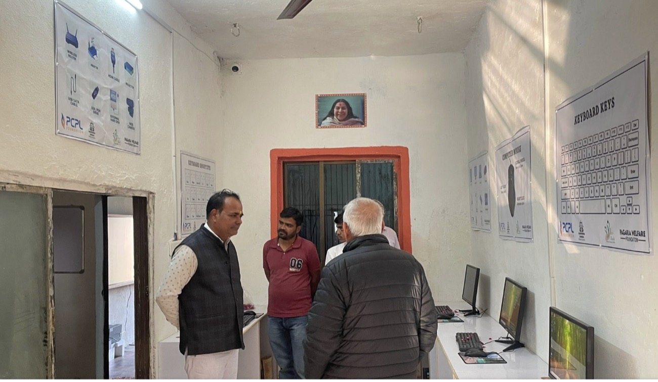 Guests touring the new computer lab